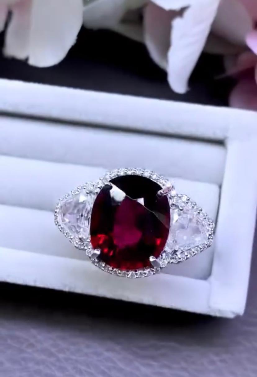Contemporaneo Tormalina rubellite certificata AIG da 8,70 carati  Anello con 2,90 carati di diamanti in oro 18k in vendita