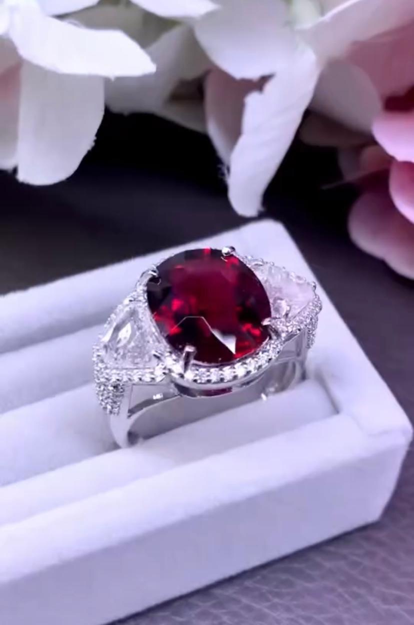 Tormalina rubellite certificata AIG da 8,70 carati  Anello con 2,90 carati di diamanti in oro 18k In condizioni Nuovo in vendita a Massafra, IT