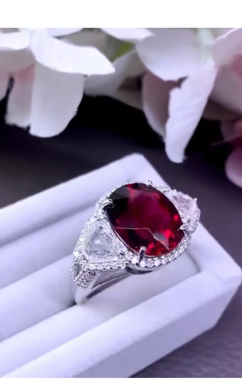 Donna Tormalina rubellite certificata AIG da 8,70 carati  Anello con 2,90 carati di diamanti in oro 18k in vendita