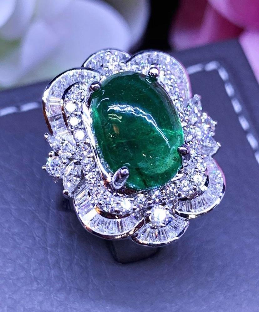 Art Deco AIG Certified 8.78 Ct Zambian Emerald 2.15 Ct Diamonds 18K Gold Ring For Sale