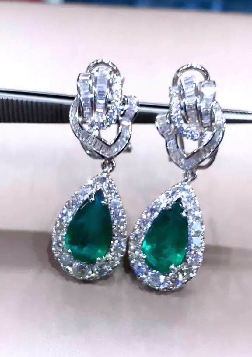 AIG Certified 8.90 Carats Zambian Emeralds  5.00 Ct Diamonds 18K Gold Earrings  In New Condition For Sale In Massafra, IT