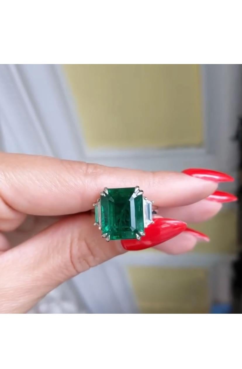IGI Certified 9.00 Carat Zambian Emerald Diamonds 18K Gold Ring In New Condition For Sale In Massafra, IT