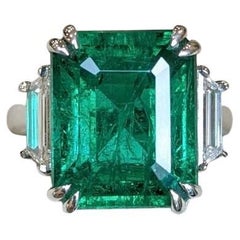 IGI Certified 9.00 Carat Zambian Emerald Diamonds 18K Gold Ring