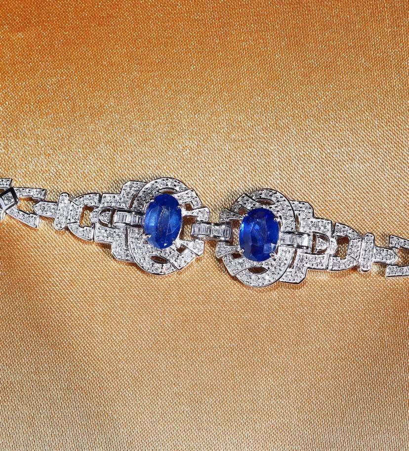 Women's AIG Certified 9.00 Carats Ceylon Sapphires 5.00 Ct Diamonds 18K Gold Bracelet For Sale