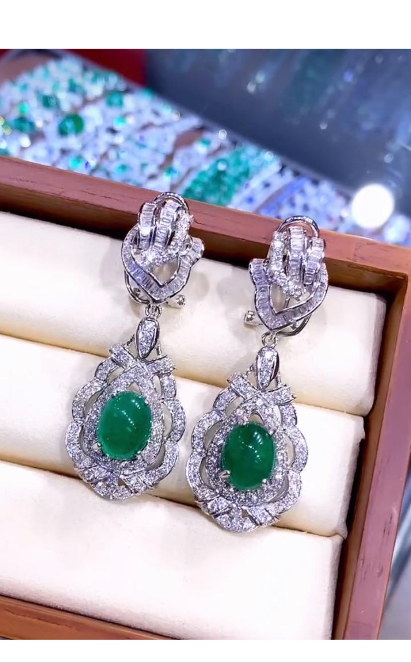 Orecchini in oro 18K con smeraldi dello Zambia certificati AIG da 9,00 carati e diamanti da 4,00 carati in vendita 2