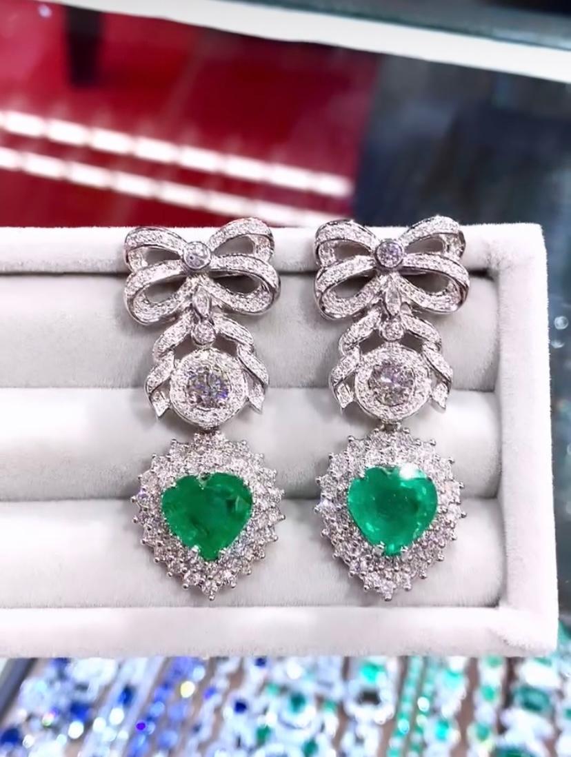 AIG Certified 9.00 Cts Zambian Emeralds  4.80 Cts Diamonds 18K Gold Earrings In New Condition For Sale In Massafra, IT