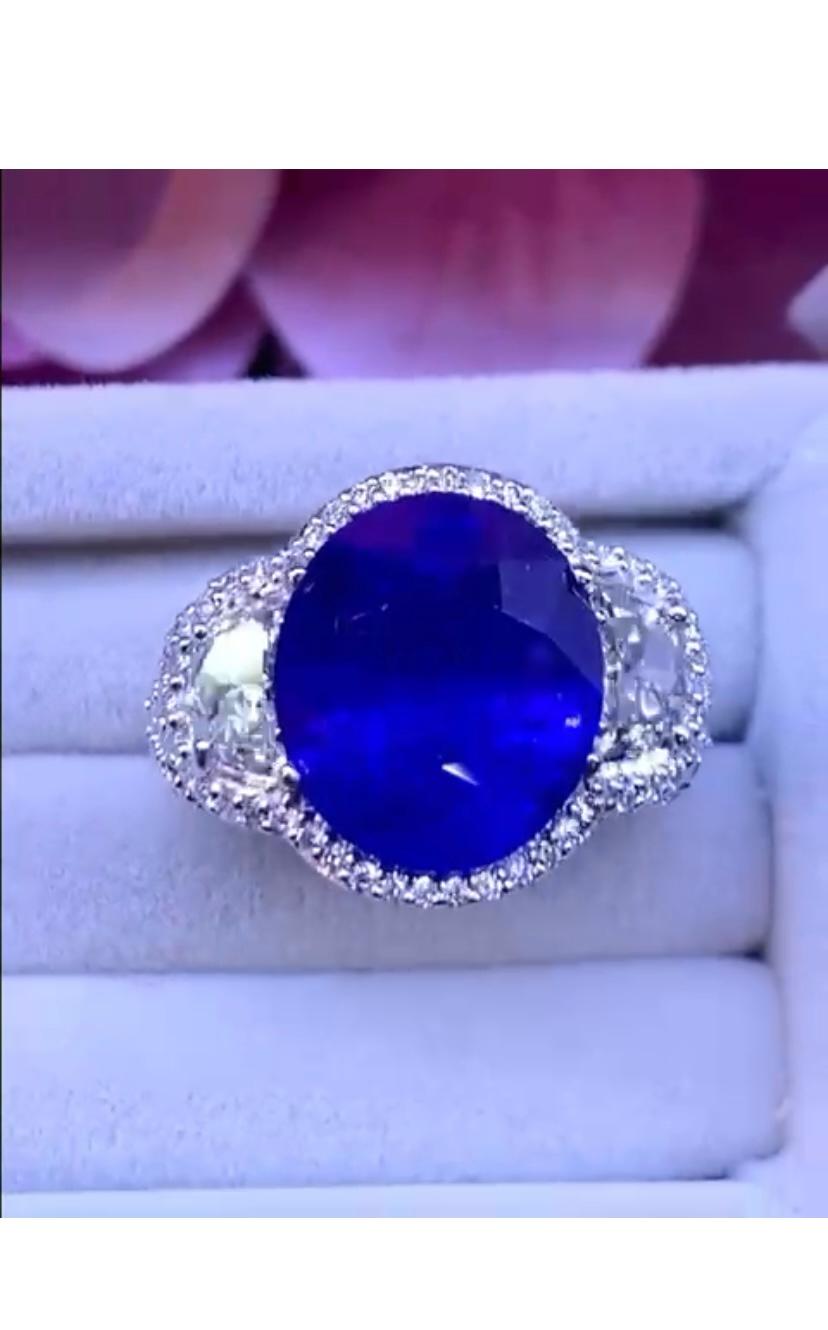 Contemporary AIG Certified 9.03 Carats Ceylon Sapphire Diamonds 18K Gold Ring  For Sale