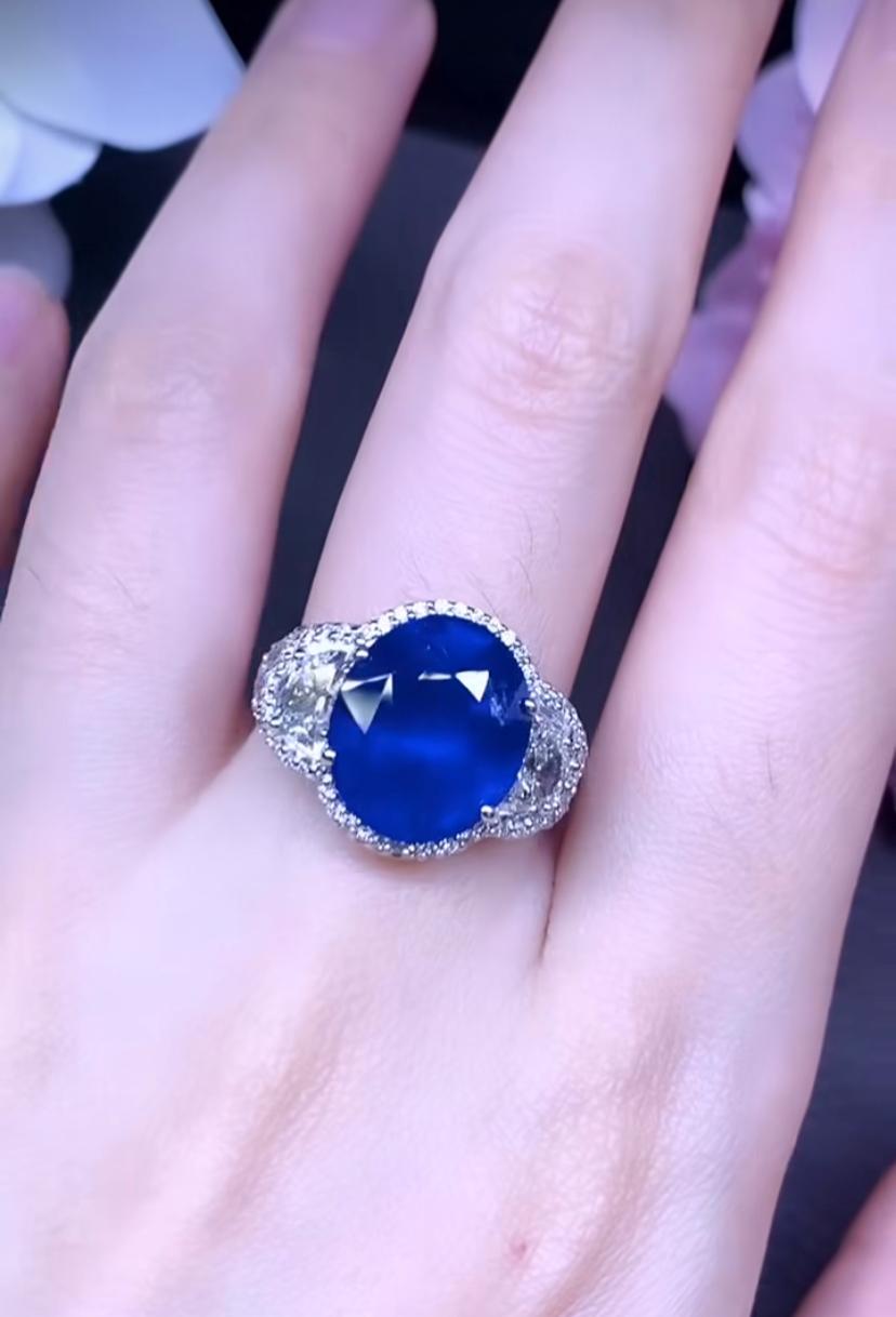 AIG Certified 9.03 Carats Ceylon Sapphire Diamonds 18K Gold Ring  For Sale 2