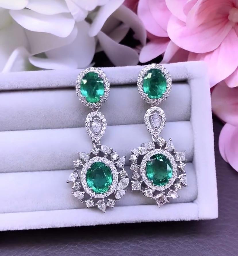 AIG Certified 9.10 Carats Zambian Emeralds   3.00 Ct Diamonds  18K Gold Earrings In New Condition For Sale In Massafra, IT
