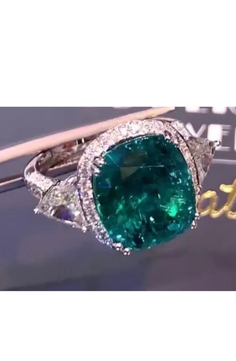 AIG Certified 9.24 Ct Zambian Emerald Diamonds 18K Gold Ring In New Condition For Sale In Massafra, IT