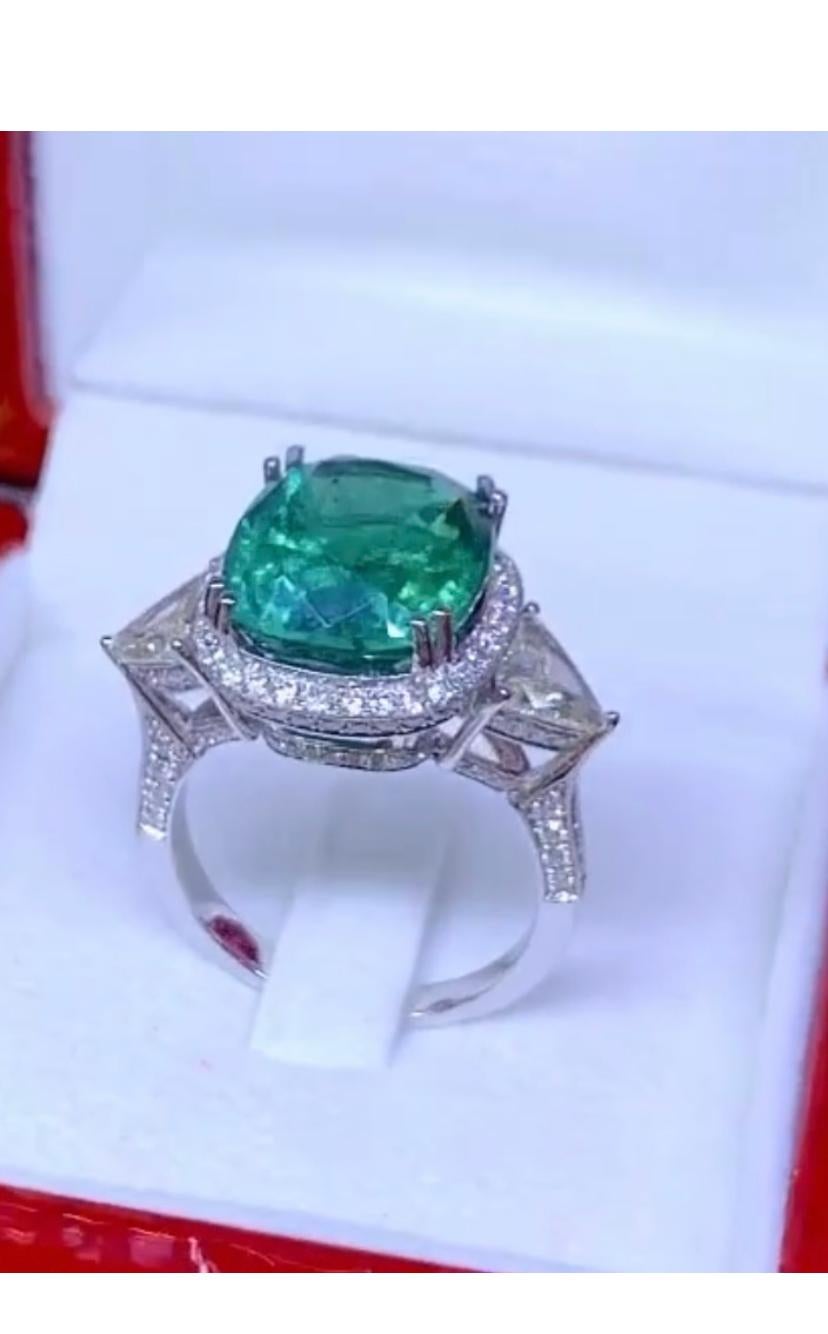 AIG Certified 9.24 Ct Zambian Emerald Diamonds 18K Gold Ring For Sale 2