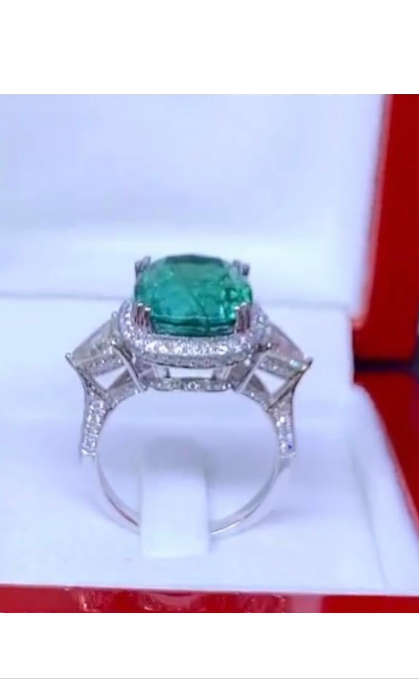 AIG Certified 9.24 Ct Zambian Emerald Diamonds 18K Gold Ring For Sale 3