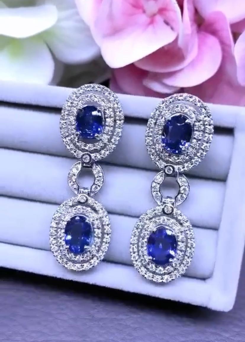AIG Certified 9.26 Carats Ceylon Sapphires  2.82 Ct Diamonds 18K Gold Earrings  In New Condition For Sale In Massafra, IT
