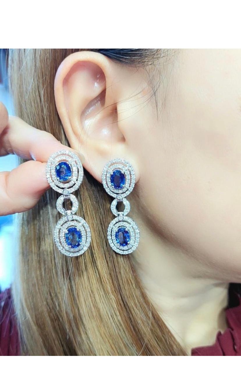 AIG Certified 9.26 Carats Ceylon Sapphires  2.82 Ct Diamonds 18K Gold Earrings  For Sale 2