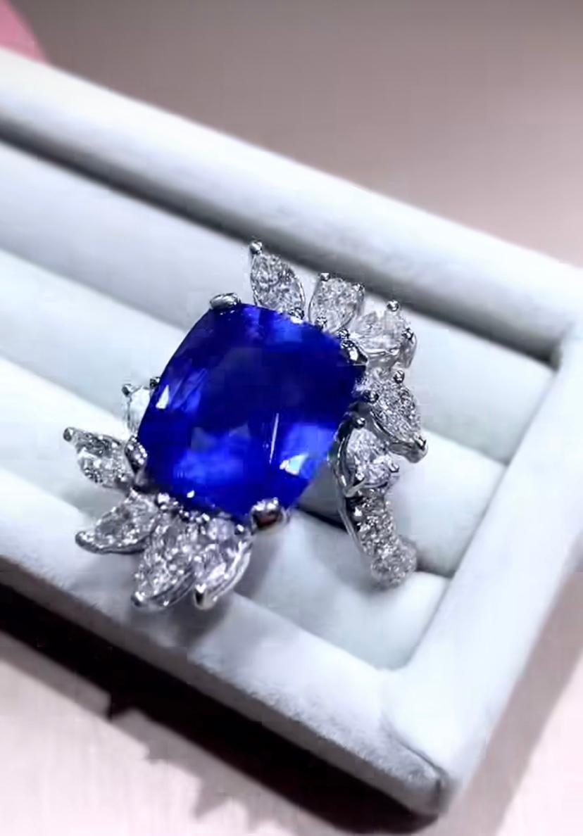 An exquisite ring from flowers collection, so particular, sophisticated design, very adorable.
Ring come with a exceptional Natural Ceylon Cornflower Blue Sapphire of 9,35 carats, perfect cut, excellent quality, spectacular color , treatment is only