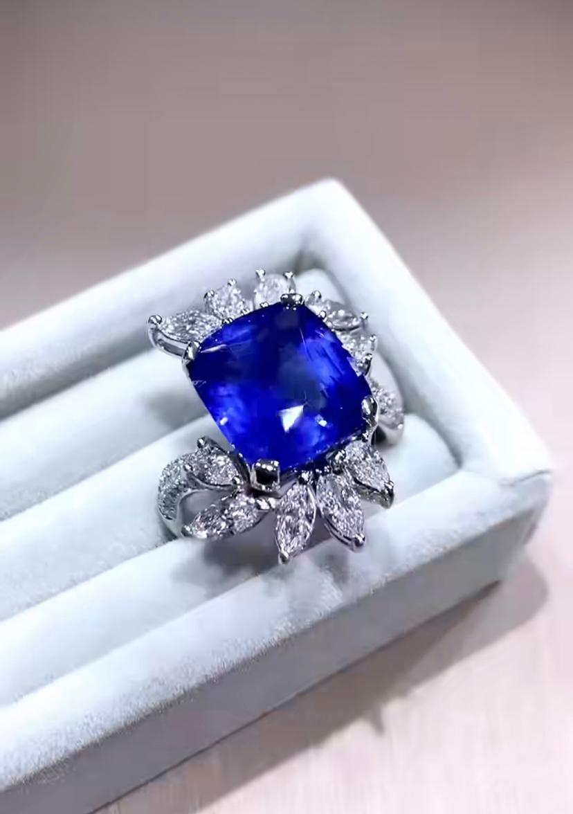 AIG Certified 9.35 Ct Ceylon Cornflower Blue Sapphire Diamonds 18K Gold Ring For Sale 1