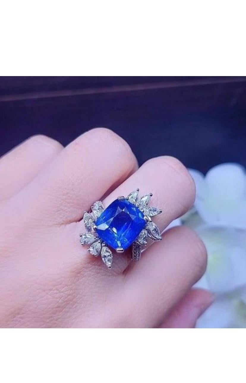 AIG Certified 9.35 Ct Ceylon Cornflower Blue Sapphire Diamonds 18K Gold Ring For Sale 3