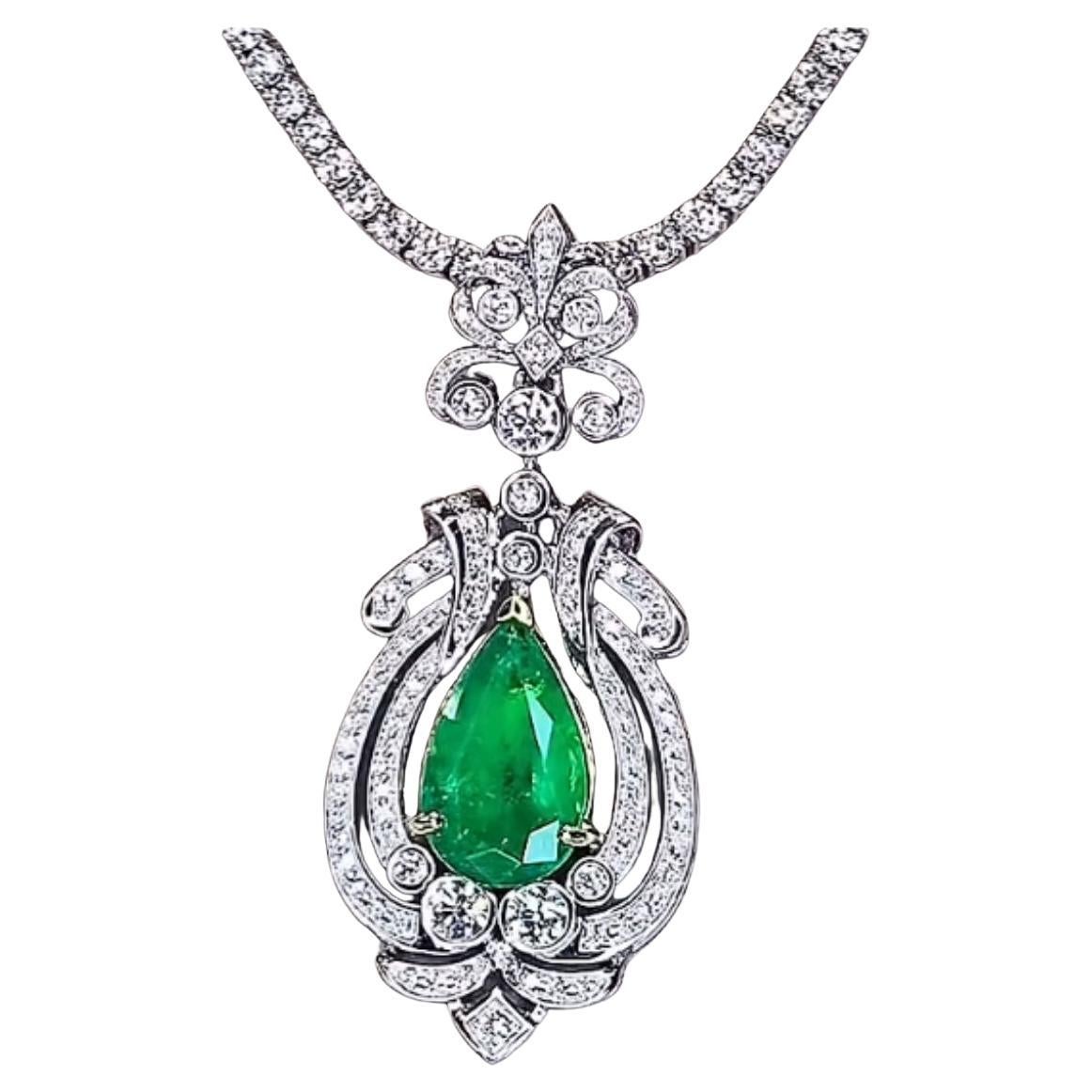 AIG zertifiziert 9,50 Karat sambischen Smaragd 2,50 Karat Diamanten 18k Gold Anhänger im Angebot