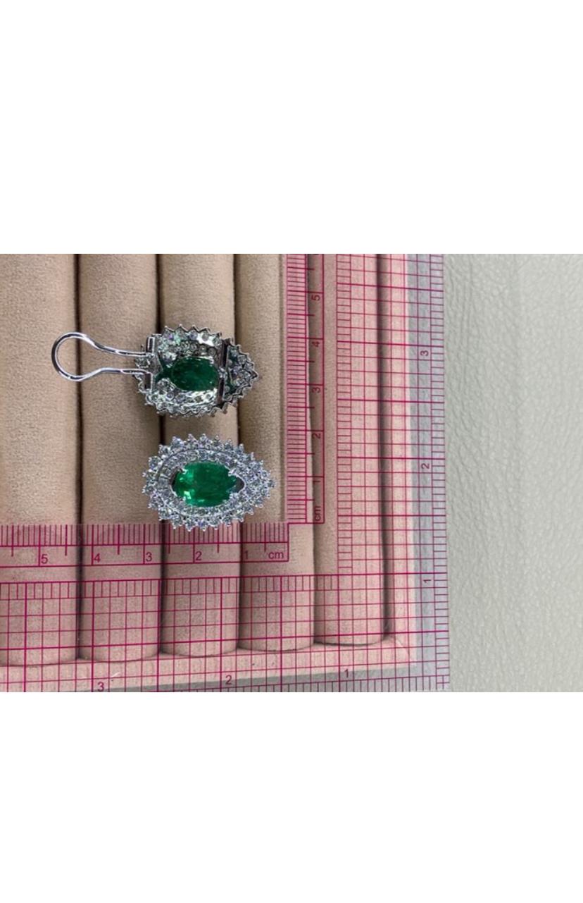 AIG Certified 9.50 Ct Zambian Emeralds 3.80 Ct Diamonds 18K Gold Earrings For Sale 2