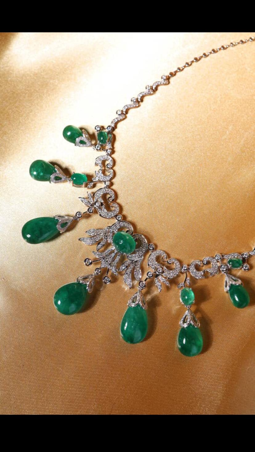 Collar de oro de 18 quilates con esmeraldas de Zambia certificadas AIG de 95,00 quilates y diamantes de 4,50 quilates en venta 2