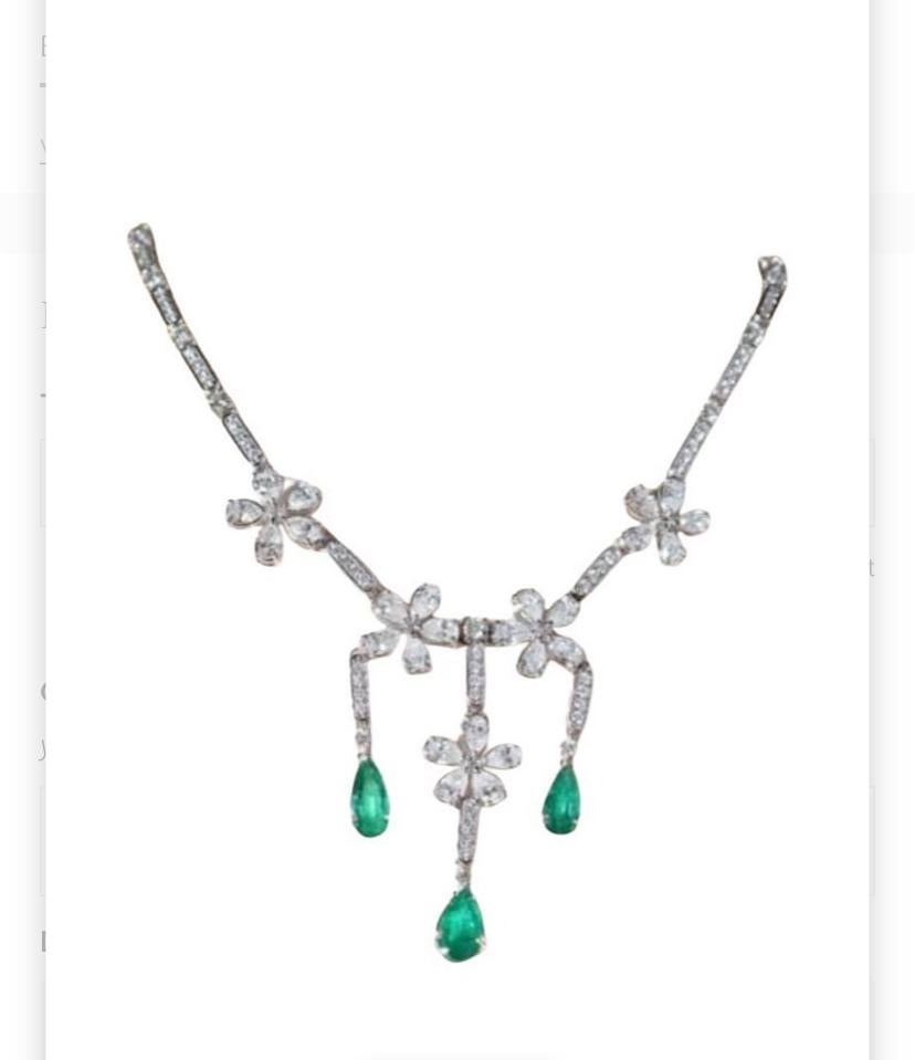 Una squisita collana di diamanti e smeraldi con un design floreale glamour, così delizioso e particolare.
Eleva la tua bellezza senza tempo e aggiungi un tocco di raffinatezza e gravità al tuo look.
La magnifica collana è realizzata in oro 18 carati