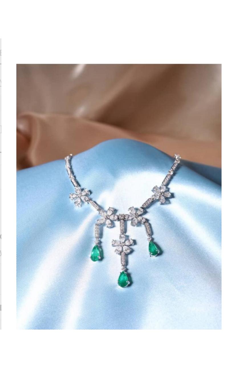 Collana in oro 18K con diamanti certificati AIG da 9,70 carati e smeraldi dello Zambia da 3,70 carati In condizioni Nuovo in vendita a New Delhi, Delhi