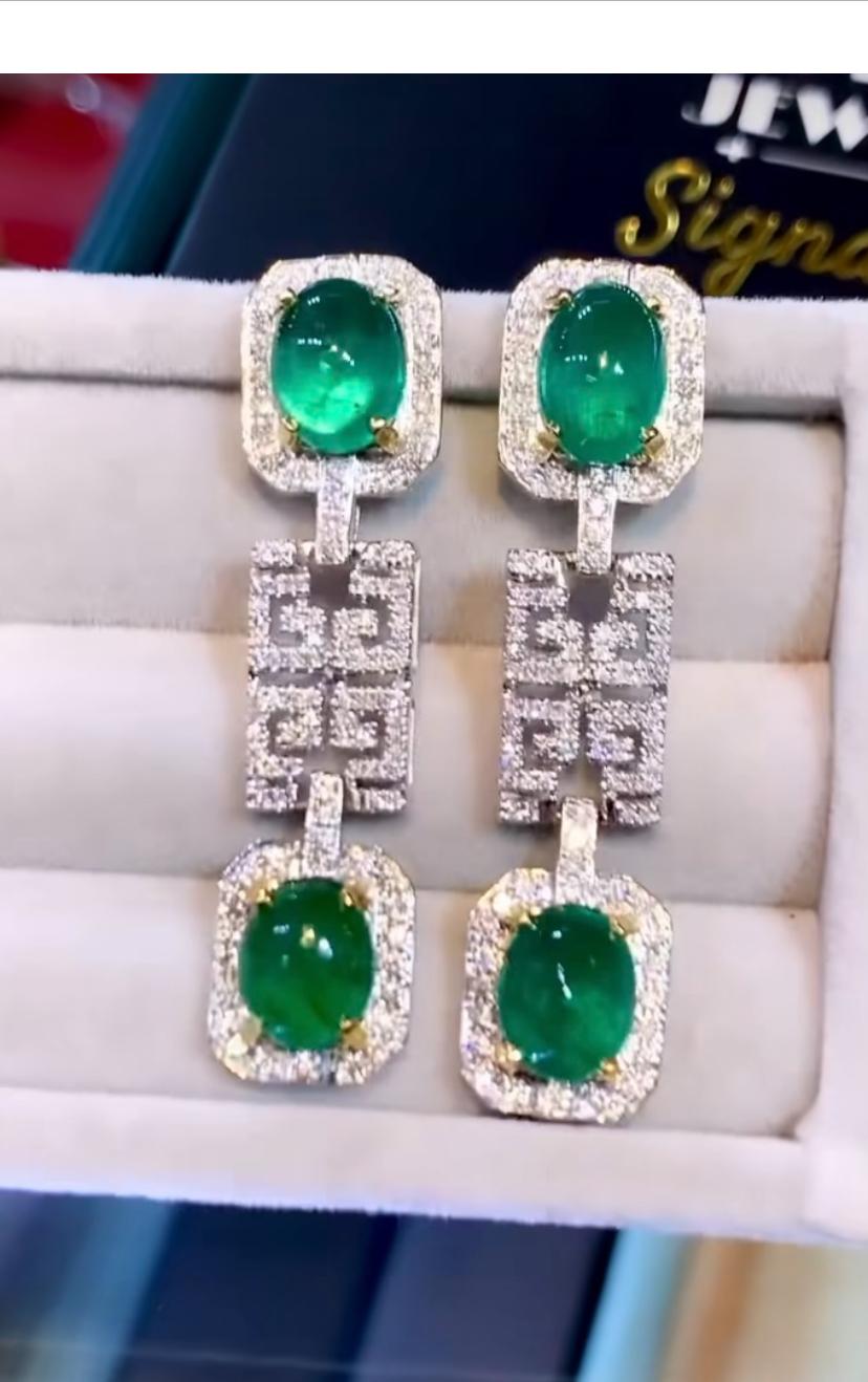 An exclusive pair of earrings, so sophisticated and glamorous design, a very piece of art .
Earrings come in 18K gold with 4 pieces of Zambian Natural Emeralds , in perfect oval cabochon cut of 9,92 carats, spectacular color, fine quality, and 212