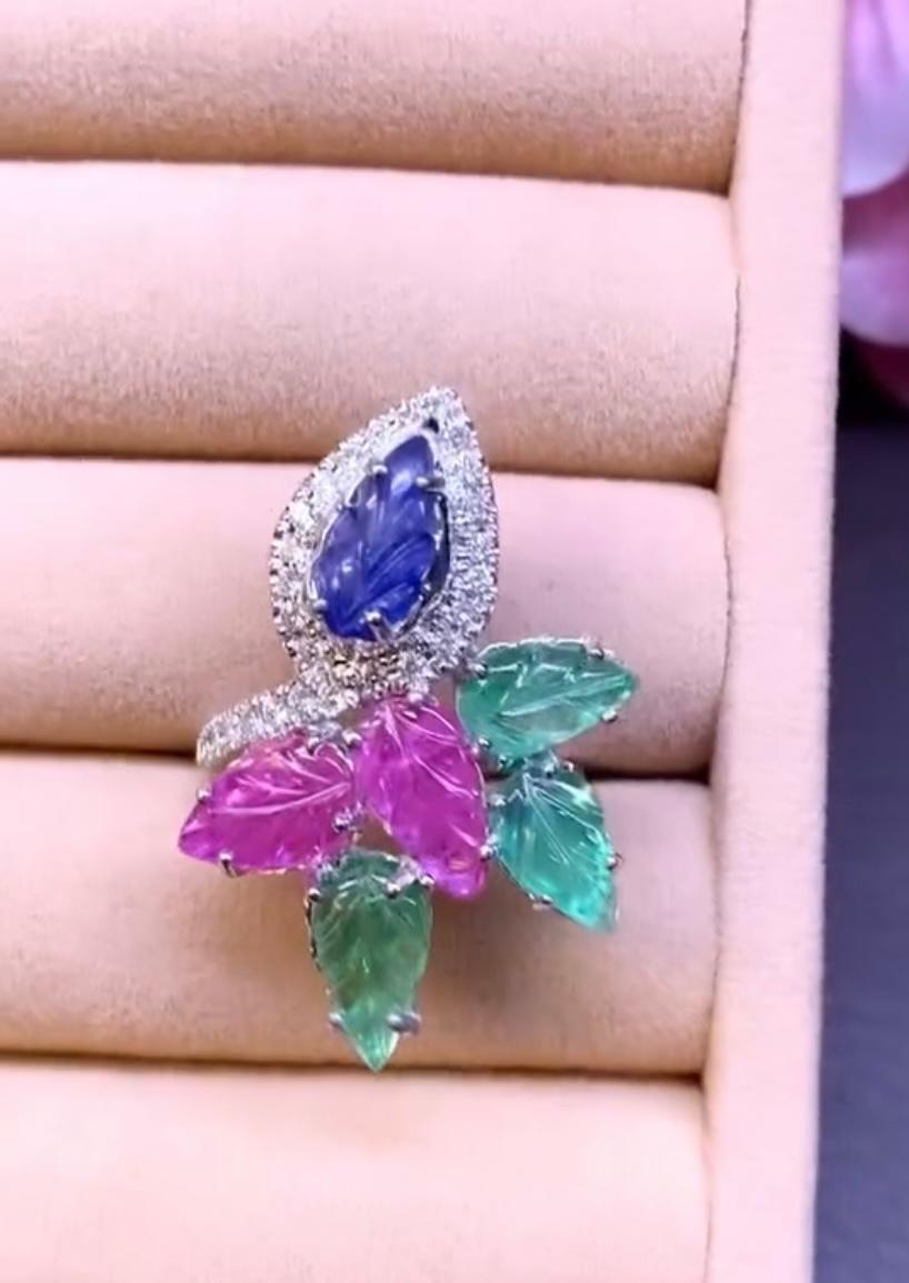 Mixed Cut AIG Certified Caving Emeralds Sapphire Rubies Diamonds 18K Gold Ring For Sale