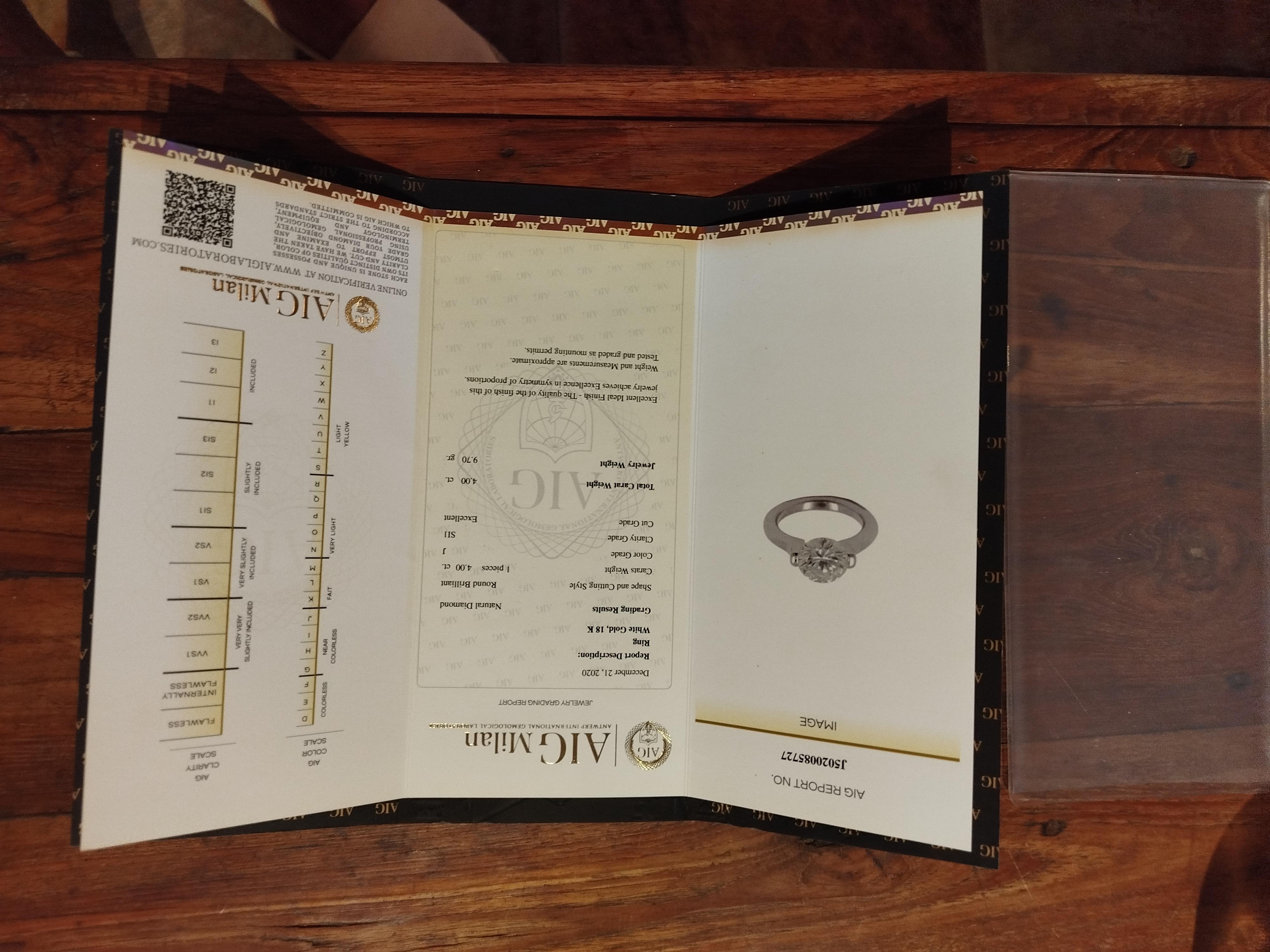 Anello di fidanzamento in oro 18K con diamante certificato AIG: anello con diamante da 4 carati in vendita 7