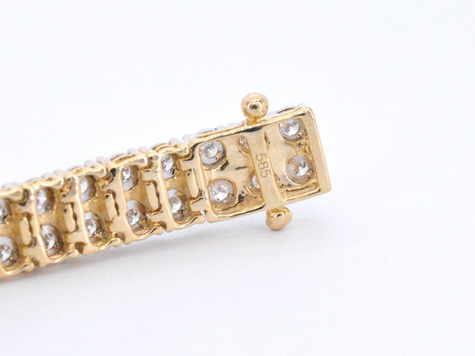 AIG-zertifiziertes goldenes Tennisarmband mit 1,50 Karat Diamanten. im Angebot 1