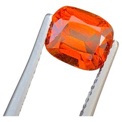 Gema de Granate Grossular Amarillo Naranja Certificada por AIG: 2,75 quilates talla cojín