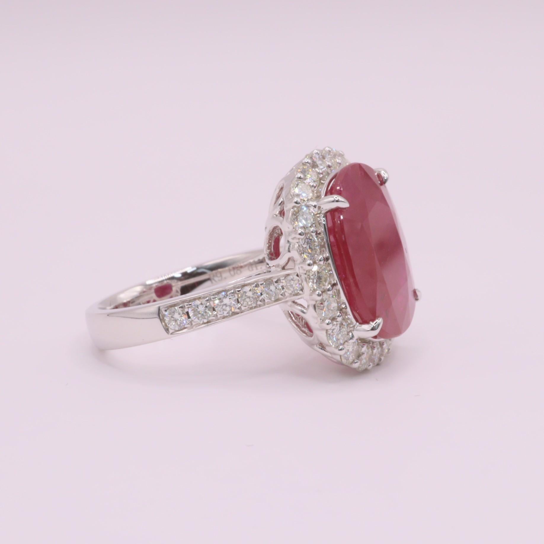AIG Certified Rare 9.08 Carat Burma Ruby & Diamond Ring in 18K White Gold In New Condition In KOWLOON, HK