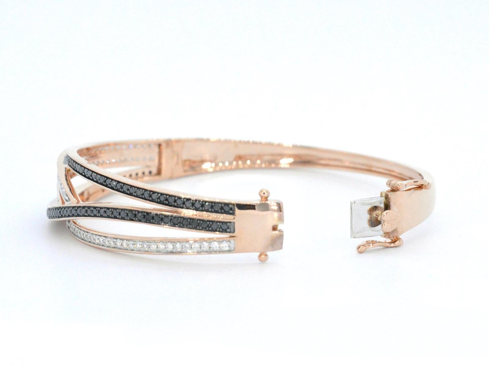Brilliant Cut AIG Certified, Rose Gold Design Bracelet with White and Black Brilliant Diamond For Sale