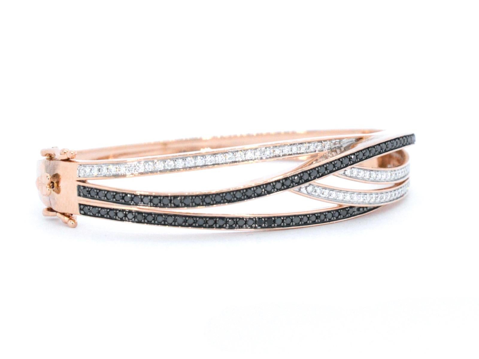 AIG Certified, Rose Gold Design Bracelet with White and Black Brilliant Diamond In New Condition For Sale In AMSTELVEEN, NH
