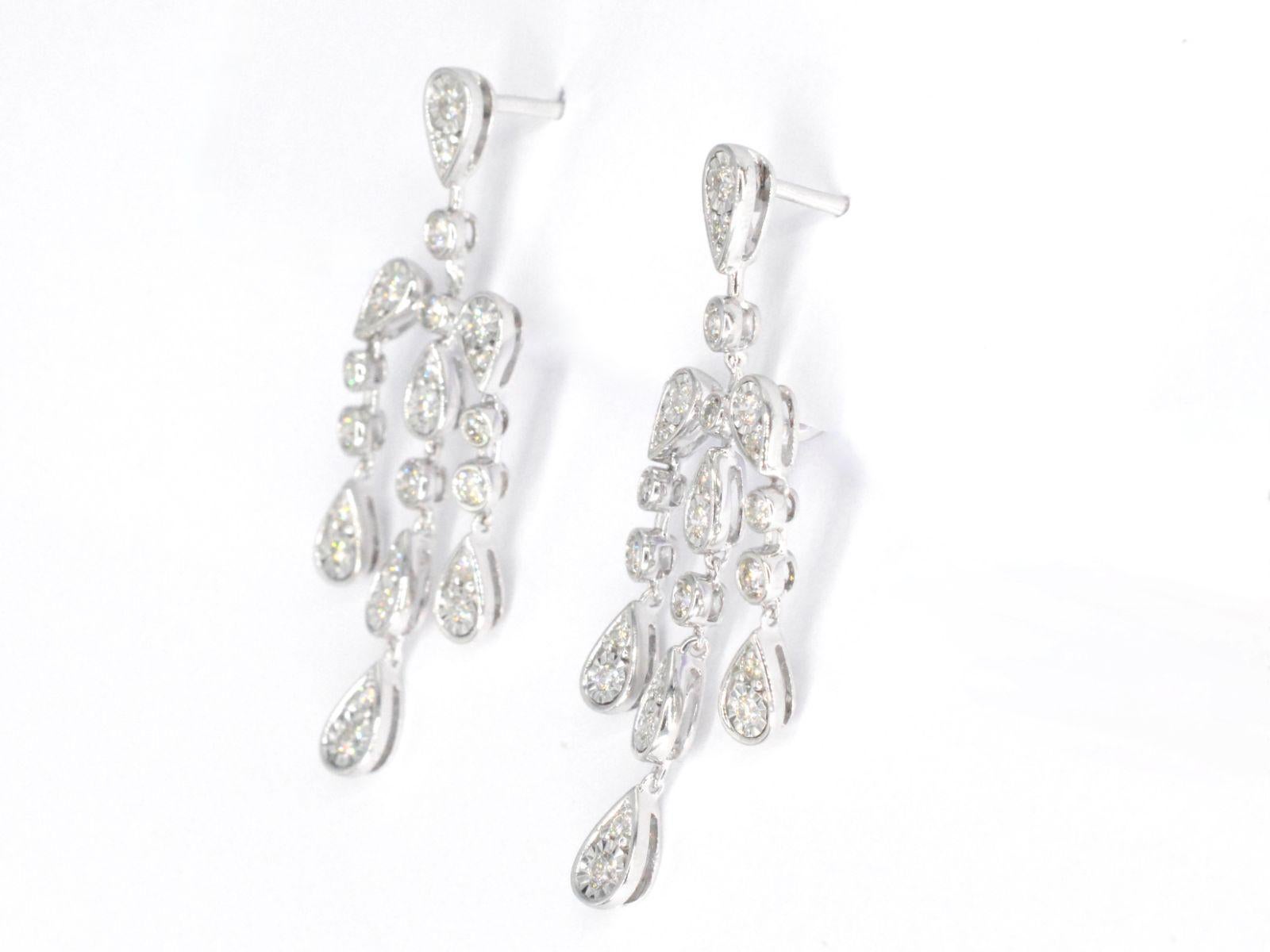 AIG Certified, White Golden Earrings in Special Design with Diamonds In New Condition For Sale In AMSTELVEEN, NH