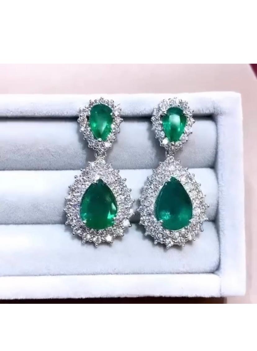AIG certifié 10,30 carats d'émeraudes de Zambie  Boucles d'oreilles en or 18K avec 3,80 ct de diamants  Pour femmes en vente