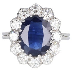 AIG Impresionante Anillo de Zafiro Azul de 4 ct y 2,65 ct de Diamantes Blancos Oro Blanco de 18 quilates