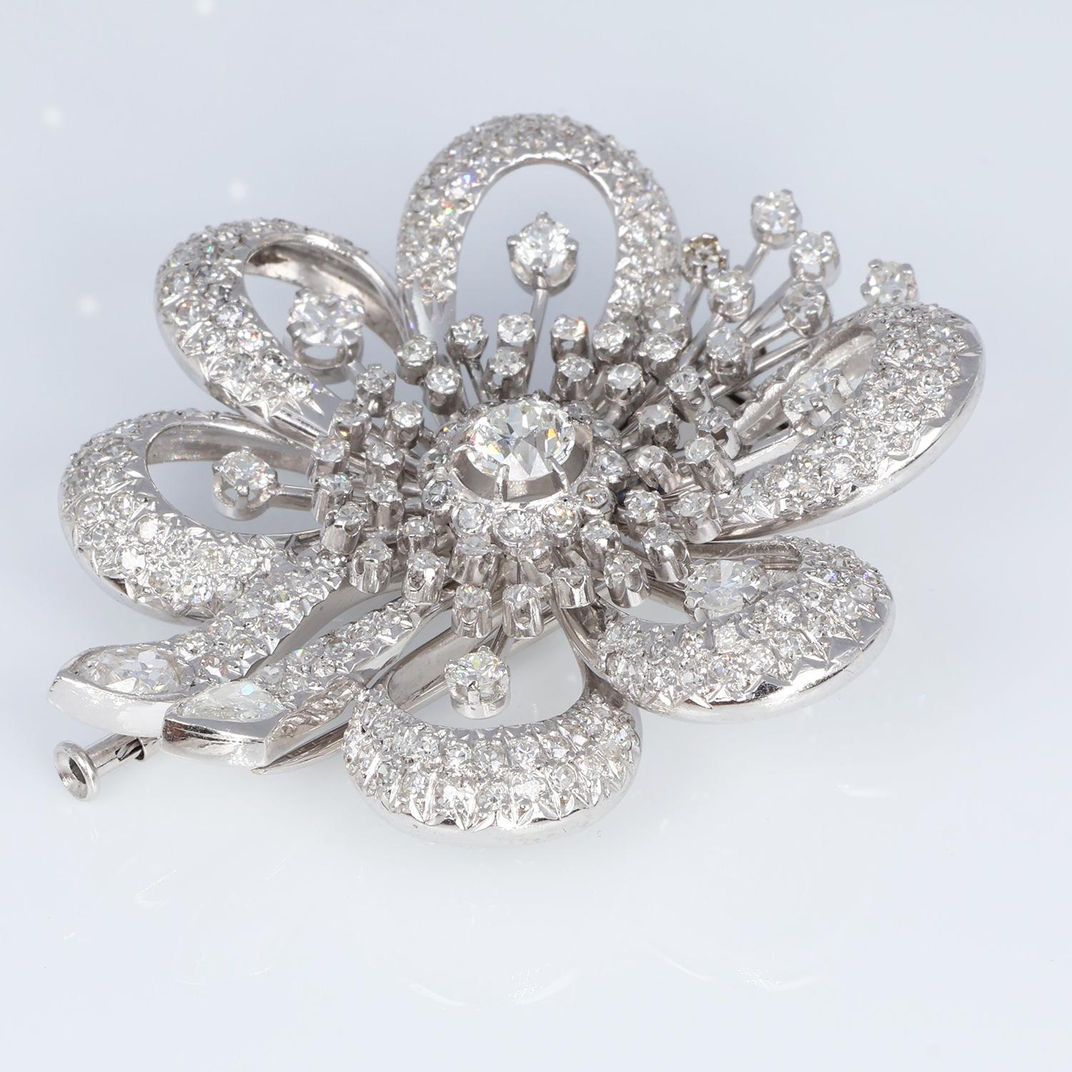 Femenino o masculino Aig Broche Flor Vintage 4,80 ct Diamantes Blancos Talla Mixta Oro Blanco 18 Kt en venta