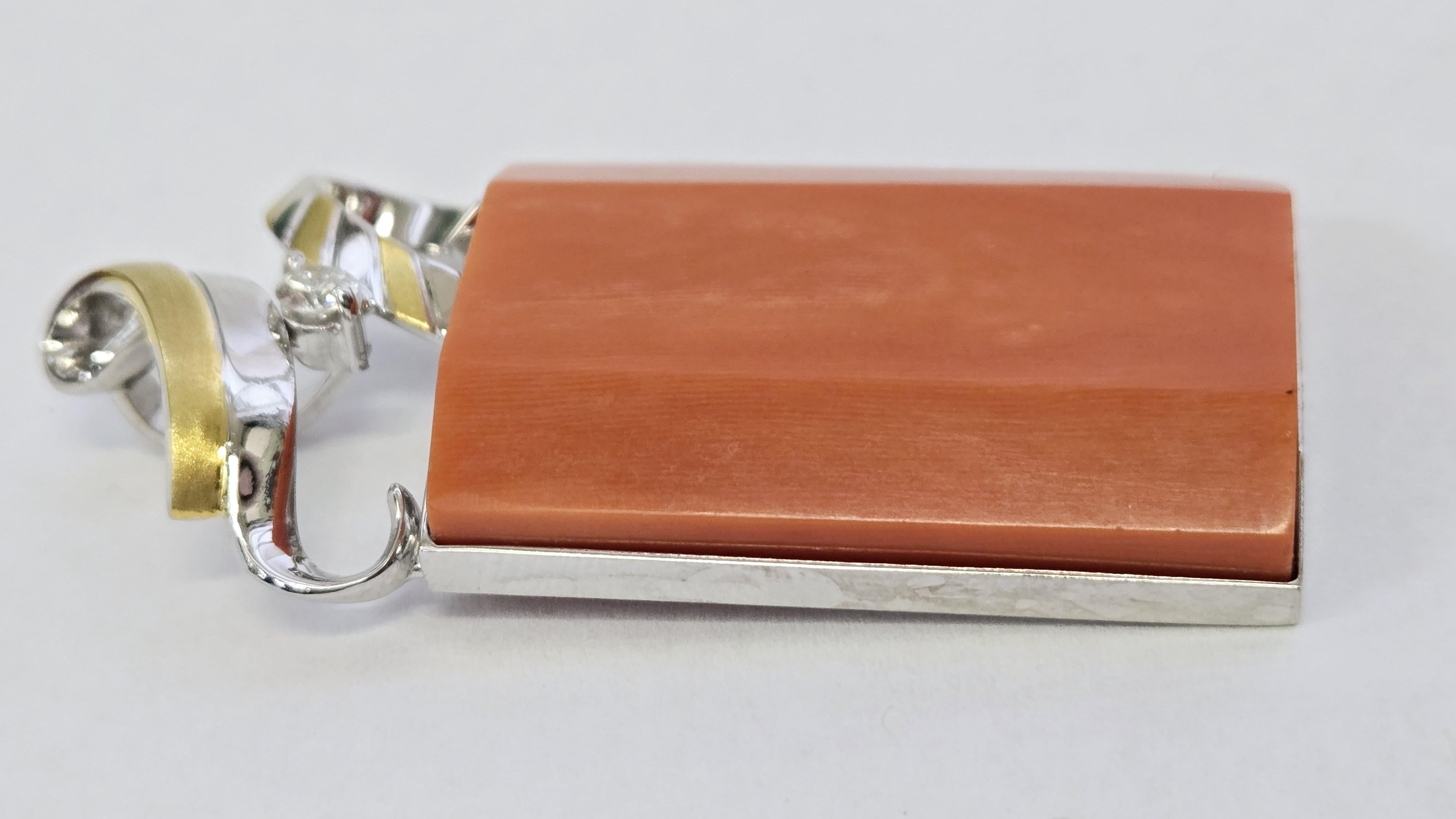 Pendentif en or 14 carats, corail naturel certifié AIGL et diamant en vente 3