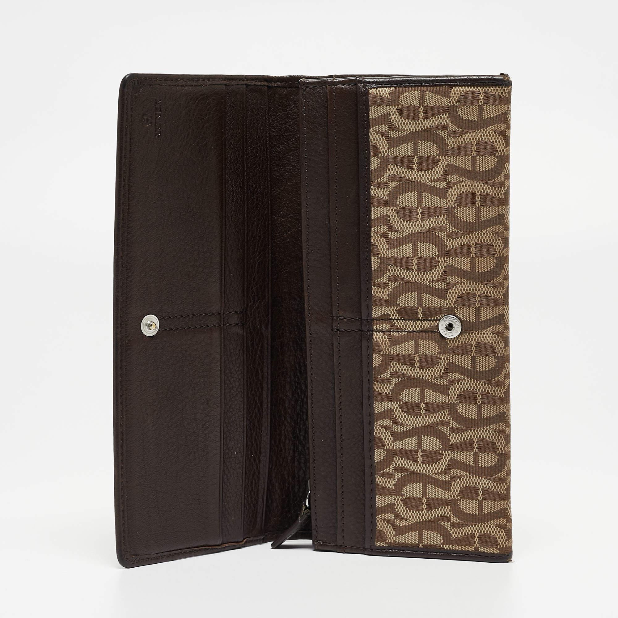 This designer wallet is an immaculate balance of sophistication and rational utility. It has been designed using prime quality materials and elevated by a sleek finish. The creation is equipped with ample space for your monetary essentials.
