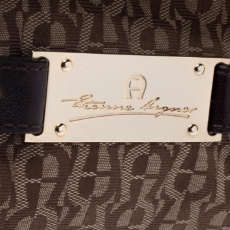 Aigner Beige/Brown Signature Canvas and Leather Shoulder Bag im Angebot 2