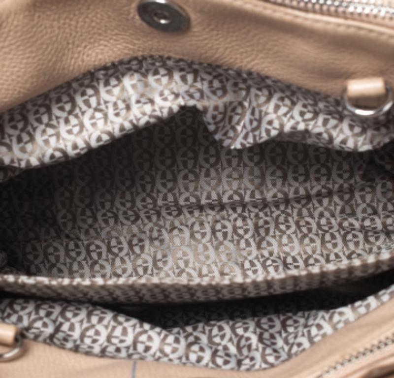 Beige Borsa Aigner a doppio manico con zip in pelle beige in vendita