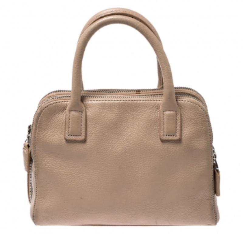 Borsa Aigner a doppio manico con zip in pelle beige In condizioni discrete in vendita a Dubai, Al Qouz 2