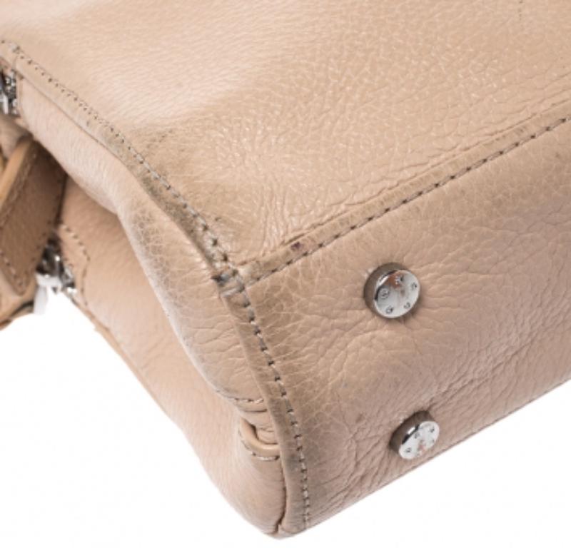Borsa Aigner a doppio manico con zip in pelle beige in vendita 3