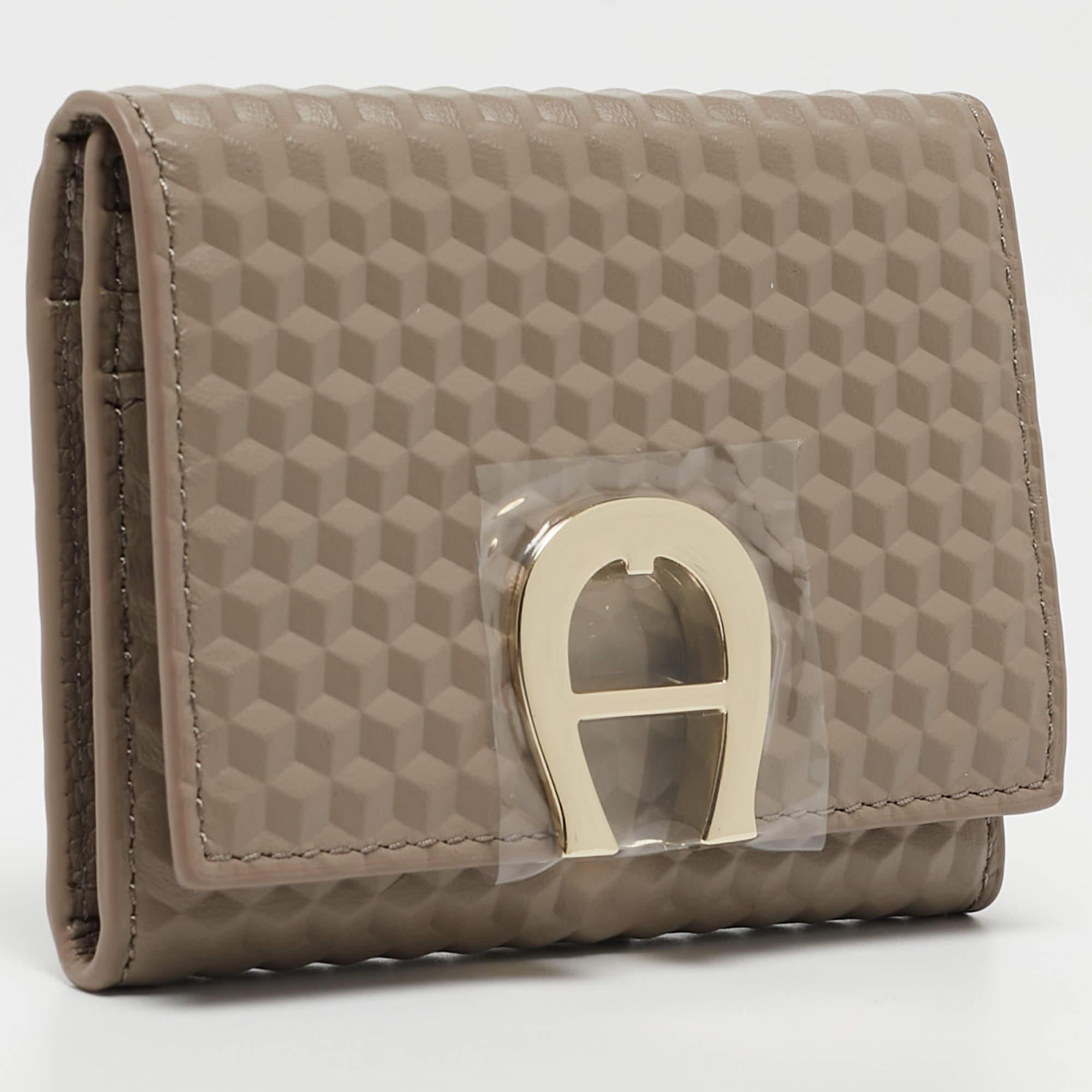 Aigner Beige Leather Pria Trifold Wallet 2