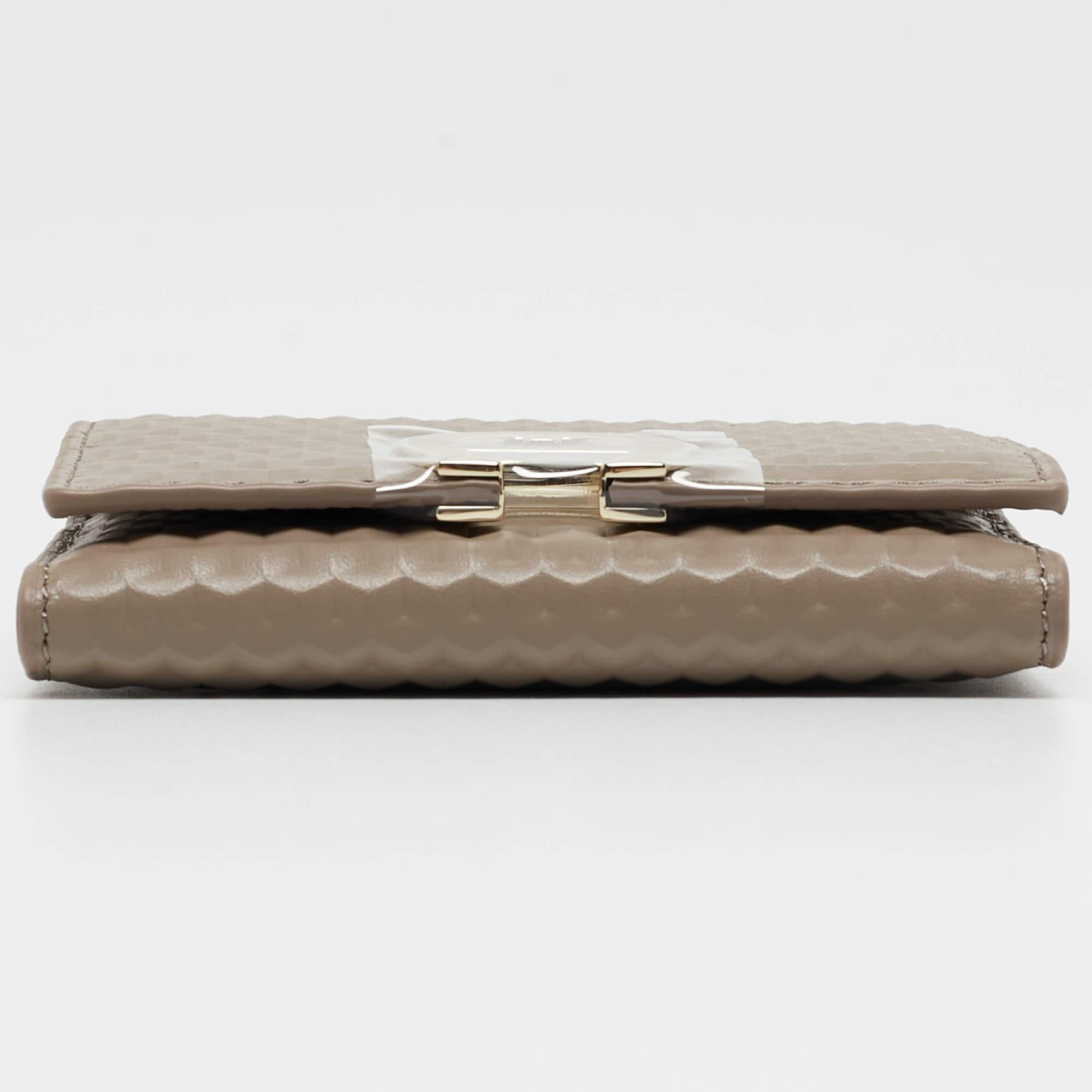 Aigner Beige Leather Pria Trifold Wallet 4