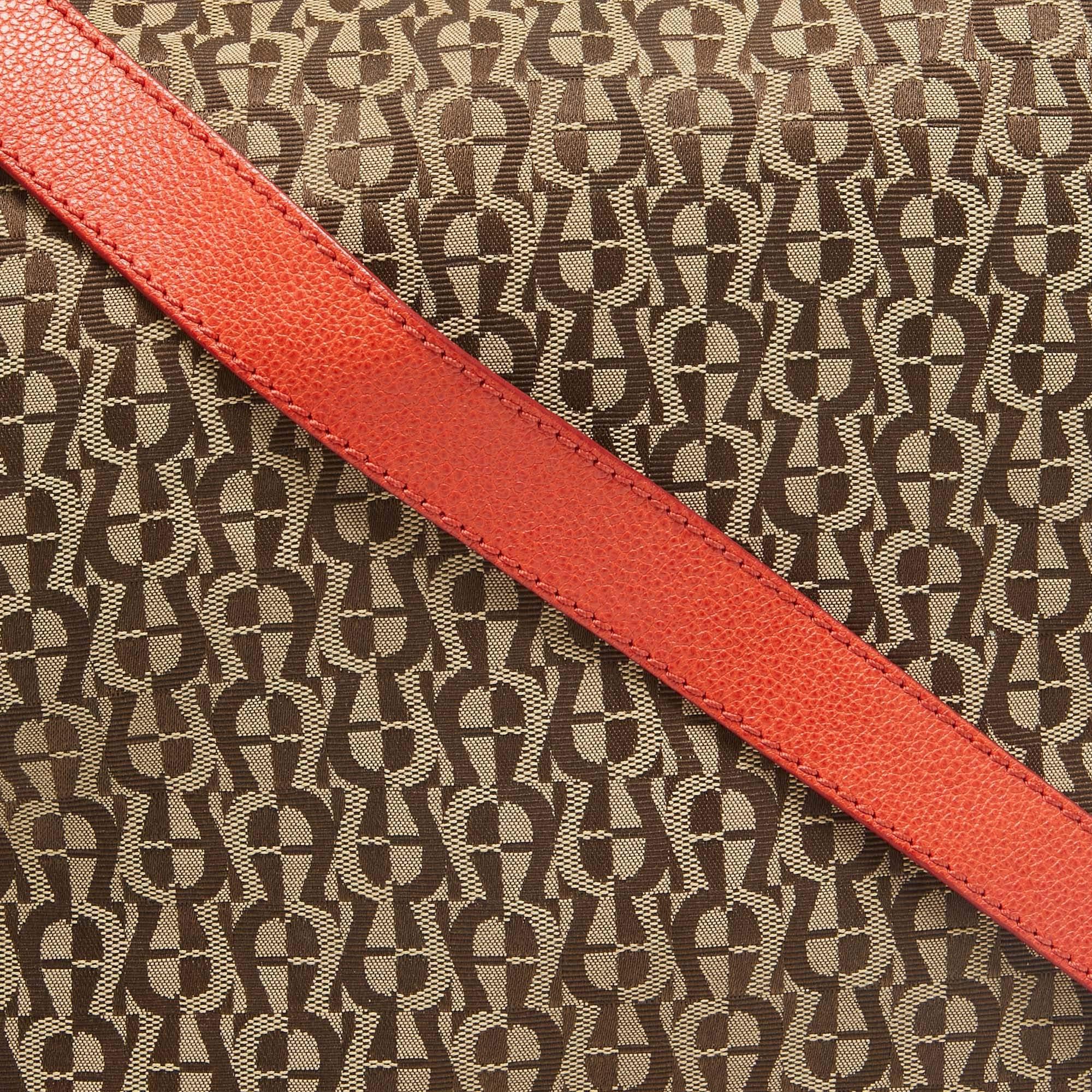 Aigner - Sac à bandoulière en toile et cuir avec monogramme beige/orange Pour femmes en vente