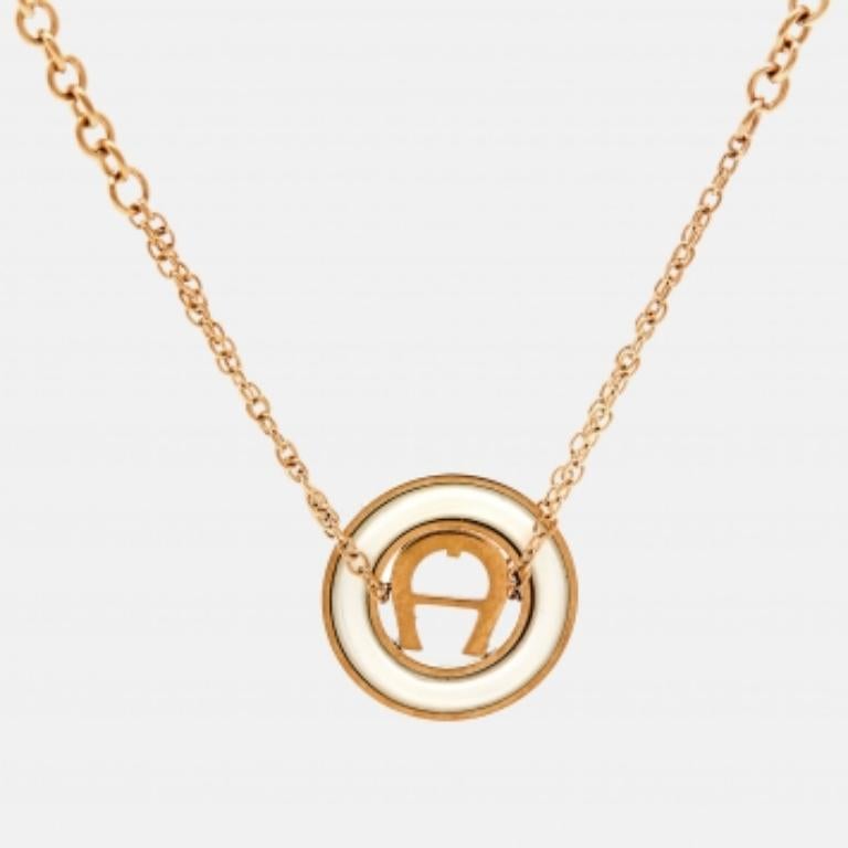 Ultra-moderne et d'un design chic, ce bracelet Aigner s'inscrit dans la tendance contemporaine. Le design Lux est agrémenté d'éléments distincts qui confèrent à la création une touche de classe. Cette douce pièce sera du plus bel effet lorsqu'elle