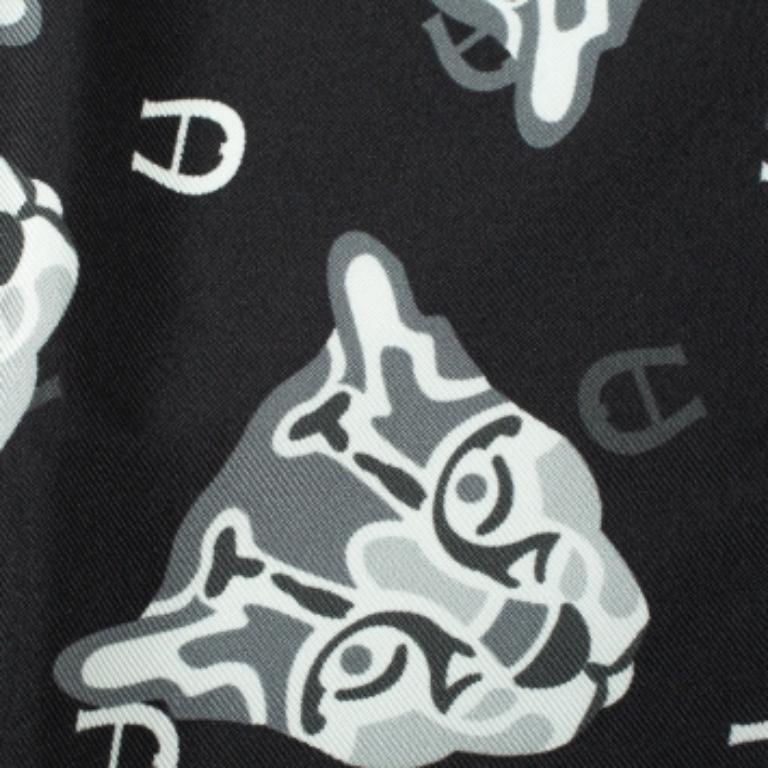 Aigner Black Animal Motif Print Silk Scarf In Good Condition For Sale In Dubai, Al Qouz 2