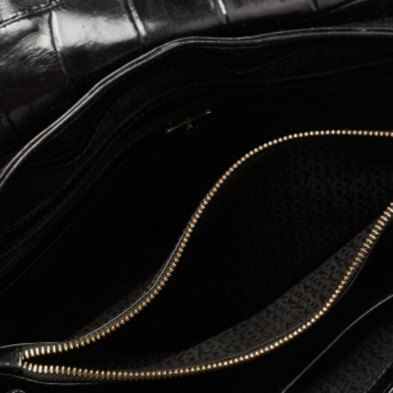 Aigner Schwarzer Ranzen aus Leder mit Krokoprägung im Angebot 1